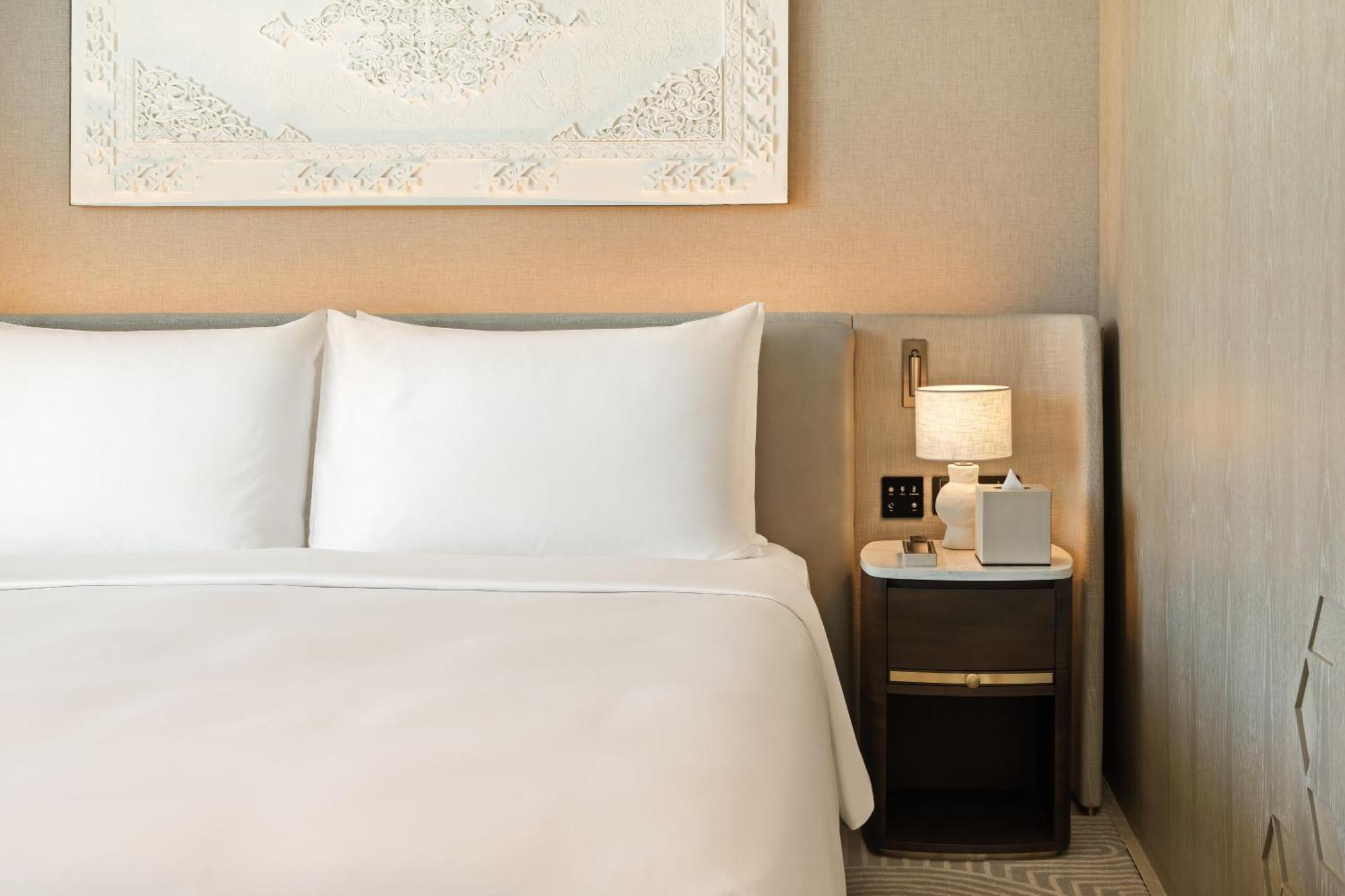 Executive Suite Inclusive & Complimentary Lagoon Access,1525784794:JPEG